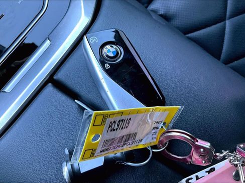 Used 2023 BMW 740i image 15