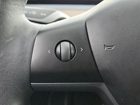 Used 2023 Tesla Model Y Long Range image 12