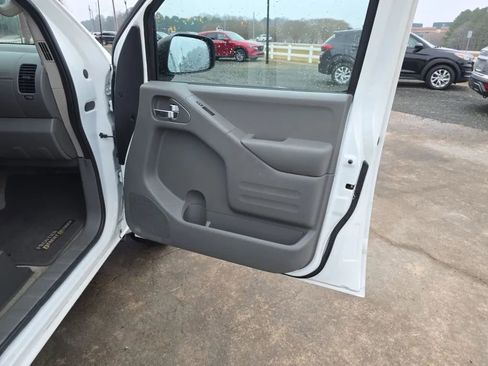 Used 2016 Nissan Frontier Desert Runner image 40