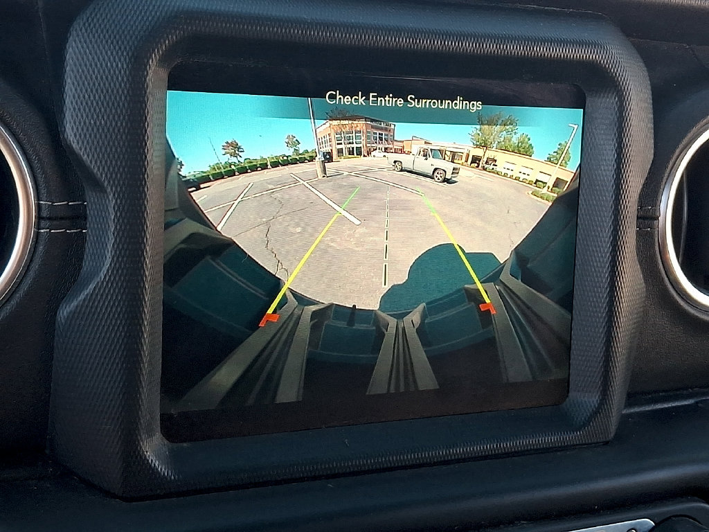 Used 2022 Jeep Wrangler Unlimited Sahara w/ Cold Weather Group AWD/4WD image 18