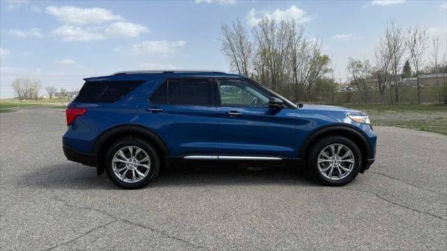 Used 2022 Ford Explorer Limited w/ Equipment Group 301A AWD/4WD image 3