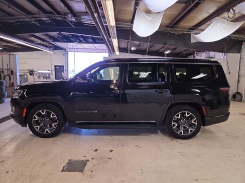 Used 2023 Jeep Wagoneer Series III w/ Preferred Equipment Group image 2