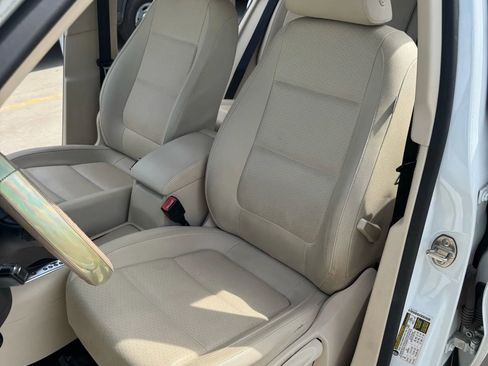 Used 2016 Volkswagen Tiguan S image 24