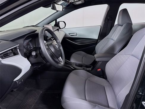 Certified 2025 Toyota Corolla SE image 6