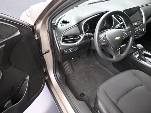Used 2024 Chevrolet Malibu LT FWD image 12