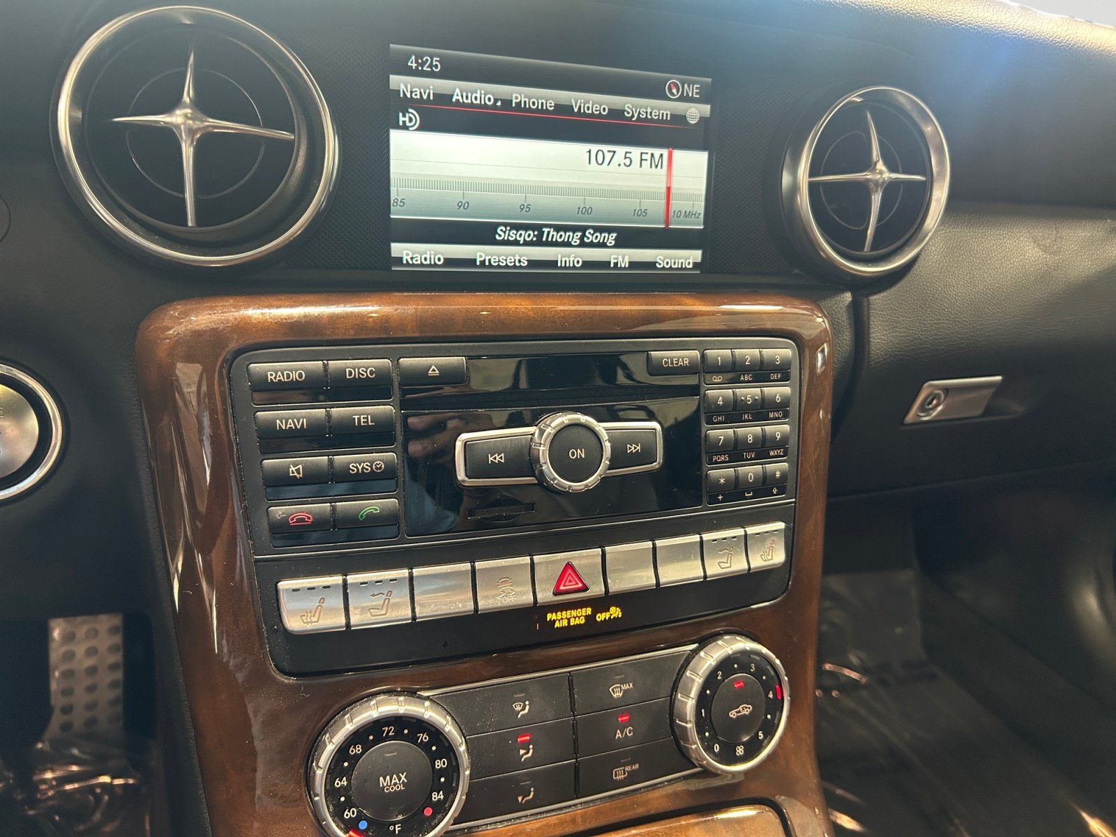 Used 2015 Mercedes-Benz SLK 250 image 15