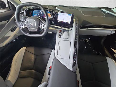 Used 2022 Chevrolet Corvette Stingray Premium Cpe w/ Z51 Performance Package RWD image 17
