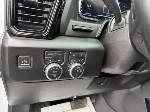 Used 2024 GMC Sierra 2500 AT4 w/ Technology Package AWD/4WD image 32
