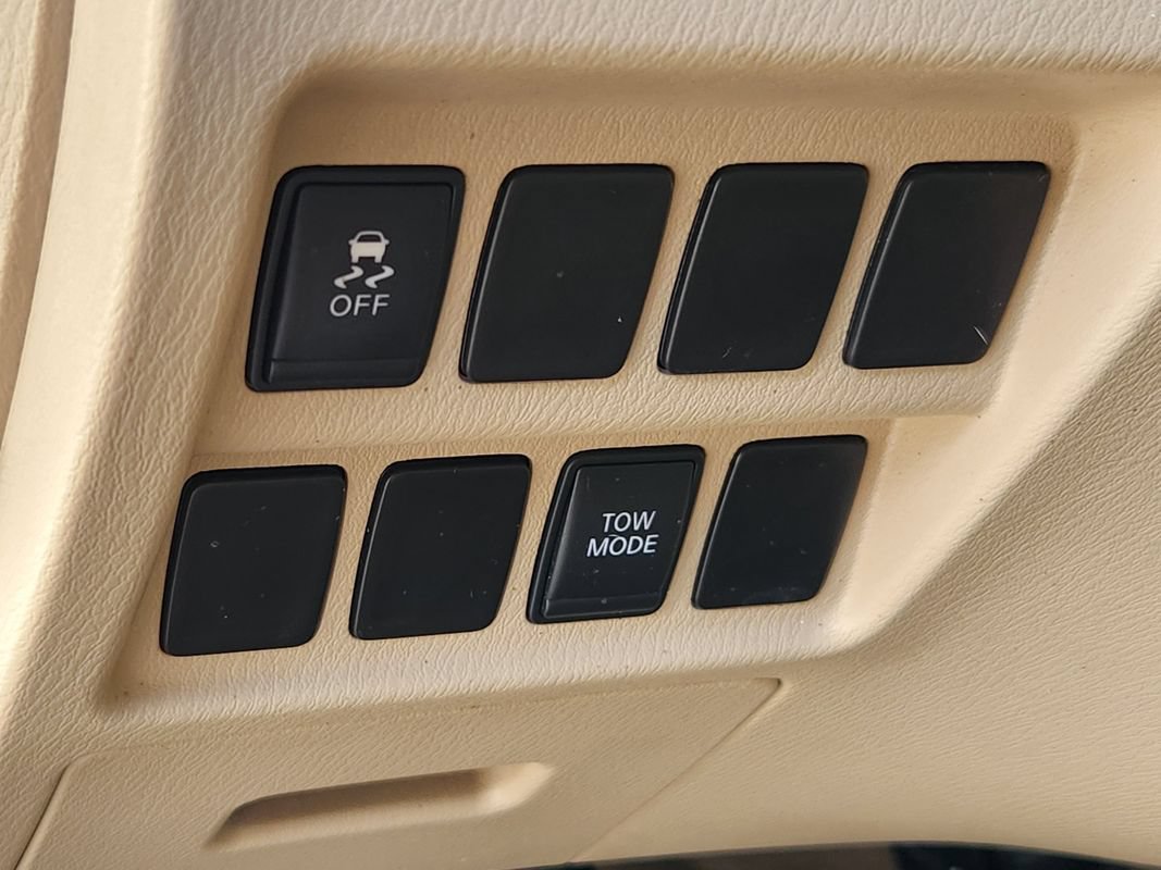 Used 2015 Nissan Pathfinder S AWD/4WD image 24
