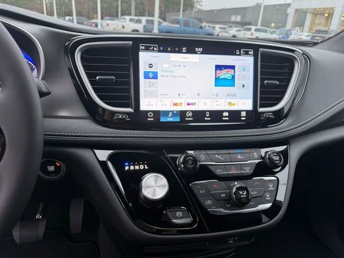 New 2026 Chrysler Pacifica Select w/ S Appearance Package image 17