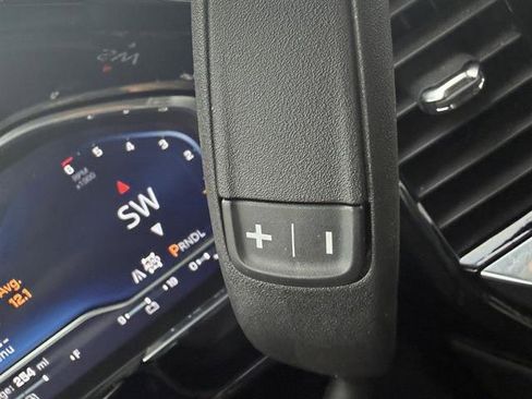 Used 2024 Chevrolet Silverado 1500 LT image 38