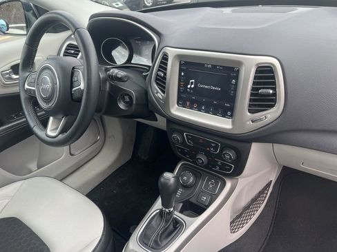 Used 2018 Jeep Compass Latitude w/ Popular Equipment Group image 3