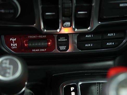 Used 2024 Jeep Wrangler Unlimited Rubicon w/ Convenience Group AWD/4WD image 41