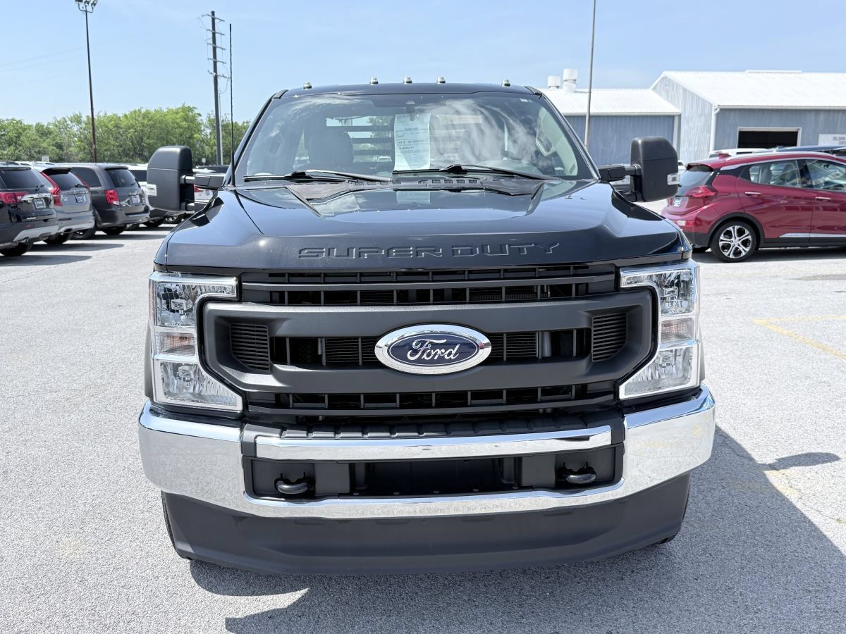 Used 2022 Ford F250 XL w/ Power Equipment Group AWD/4WD image 2