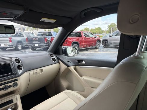 Used 2016 Volkswagen Tiguan R-Line image 11