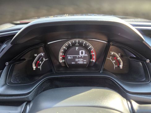 Used 2018 Honda Civic Sport image 10