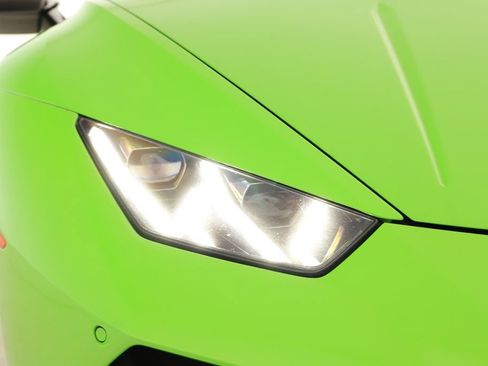 Used 2021 Lamborghini Huracan EVO image 32