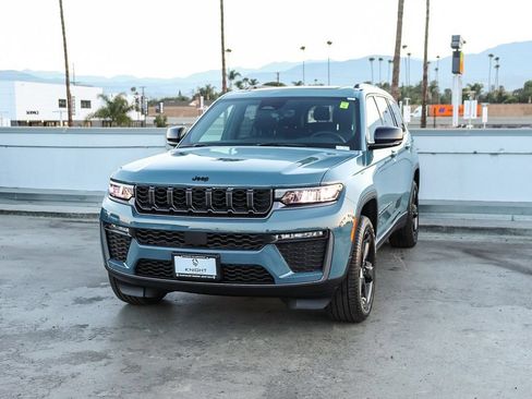 New 2026 Jeep Grand Cherokee L Limited w/ Limited Altitude Package AWD/4WD image 4