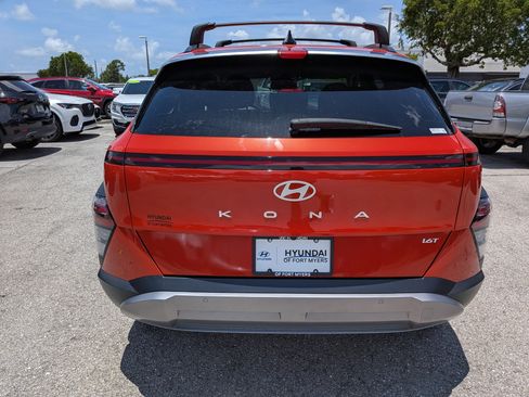 Used 2025 Hyundai Kona Limited FWD image 3