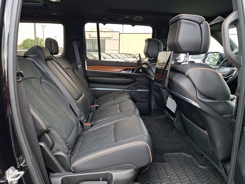 Used 2024 Jeep Grand Wagoneer Series III w/ Rear Seat Video Group 1 AWD/4WD image 15