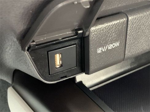 Used 2024 Toyota Camry SE image 27