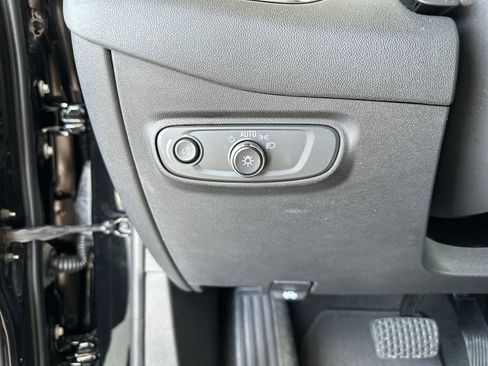 Used 2022 Chevrolet Equinox LT FWD image 17