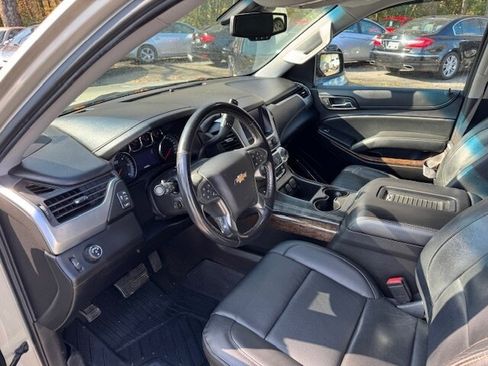 Used 2016 Chevrolet Suburban LT image 3