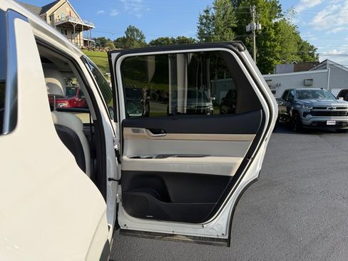Used 2024 Hyundai Palisade Limited AWD/4WD image 26