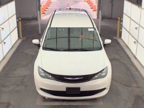 Used 2023 Chrysler Voyager LX FWD image 7