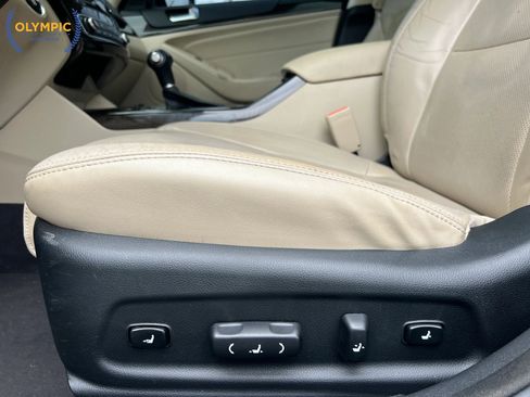 Used 2015 Kia Cadenza Premium w/ Technology Package FWD image 41