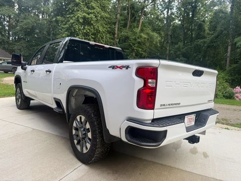 Used 2023 Chevrolet Silverado 2500 Custom w/ Custom Value Package AWD/4WD image 8