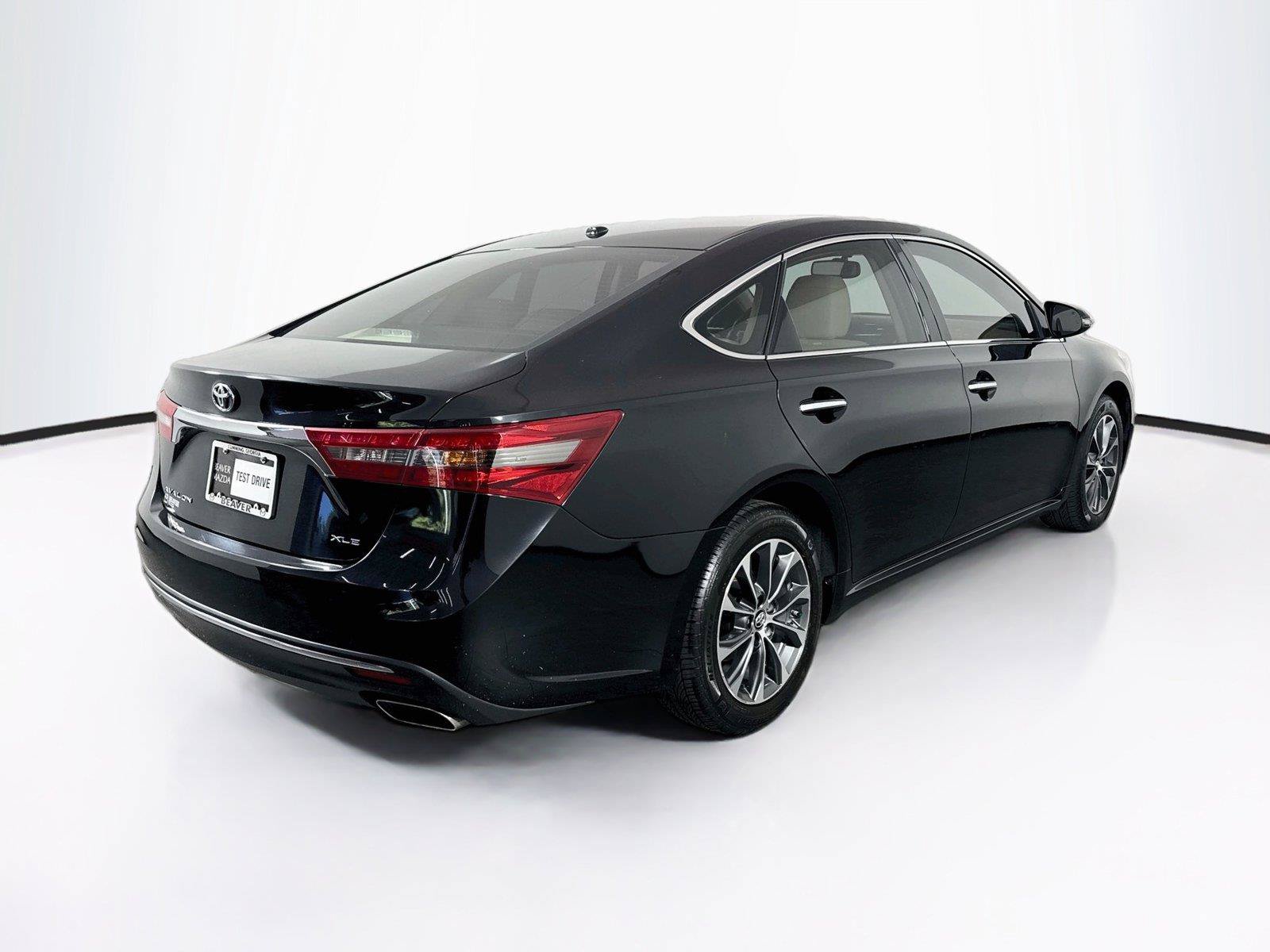 Used 2016 Toyota Avalon XLE Premium FWD image 2
