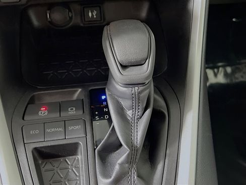 Used 2019 Toyota RAV4 LE FWD image 23