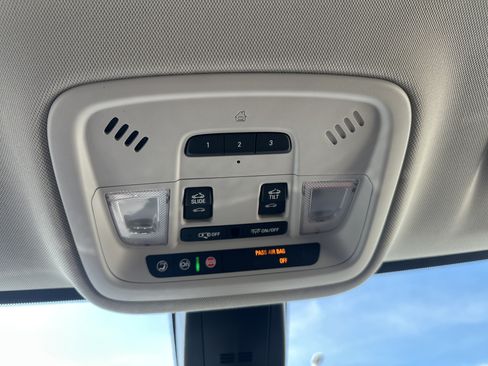 Used 2018 Chevrolet Traverse High Country AWD/4WD image 25
