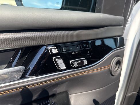 New 2026 Jeep Grand Wagoneer Summit AWD/4WD image 22