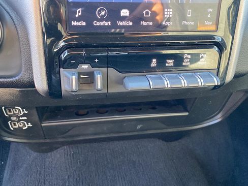 Certified 2024 RAM 2500 Big Horn w/ Sport Appearance Package image 15