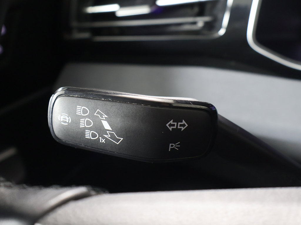 Used 2025 Volkswagen Jetta SE FWD image 35