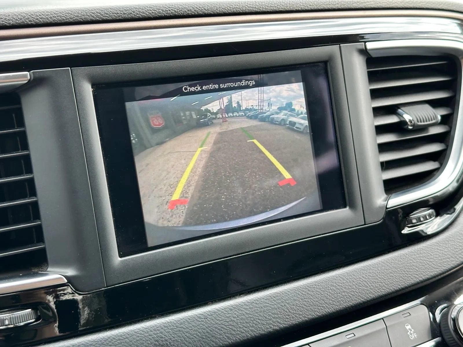 Used 2018 Chrysler Pacifica Touring-L FWD image 31