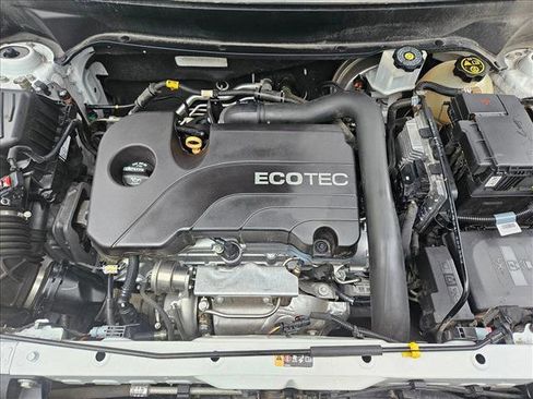 Used 2019 Chevrolet Equinox LS image 18