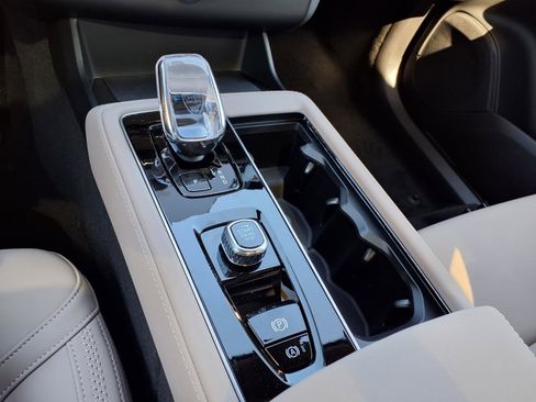 New 2026 Volvo XC90 B6 Plus w/ Protection Package Premier image 14