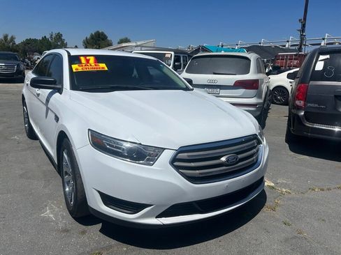 Used 2017 Ford Taurus SE FWD image 4