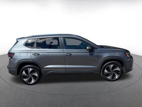 Used 2025 Volkswagen Taos SE image 15