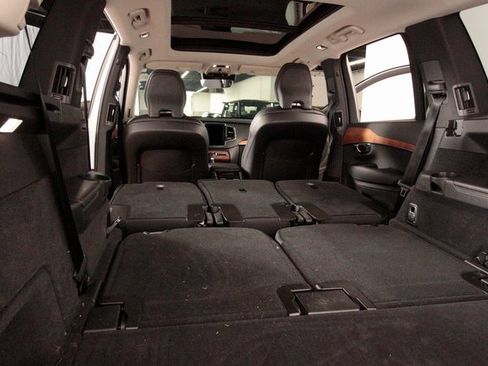 Certified 2022 Volvo XC90 T6 Momentum w/ Protection Package image 29