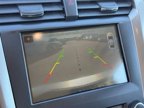 Used 2017 Ford Fusion SE w/ Equipment Group 201A image 15