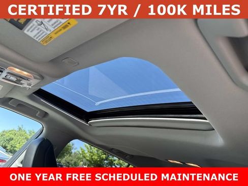 Used 2023 Toyota Highlander XLE AWD/4WD image 16