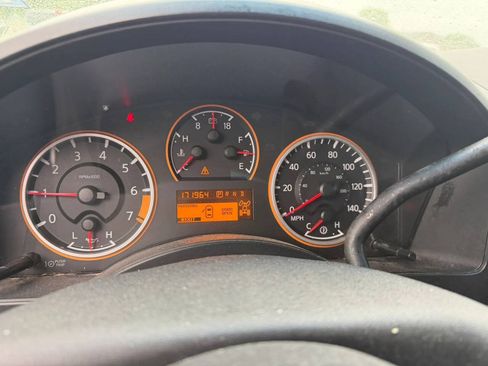 Used 2010 Nissan Titan SE AWD/4WD image 13