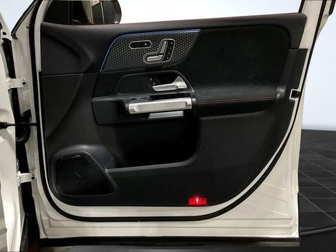 Used 2025 Mercedes-Benz EQB 300 4MATIC image 26