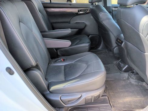 Used 2024 Toyota Highlander Limited AWD/4WD image 24