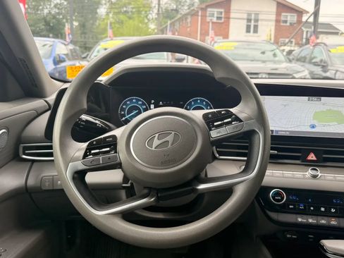 Used 2024 Hyundai Elantra SEL FWD image 18