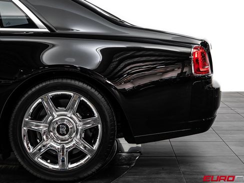 Used 2010 Rolls-Royce Ghost image 16